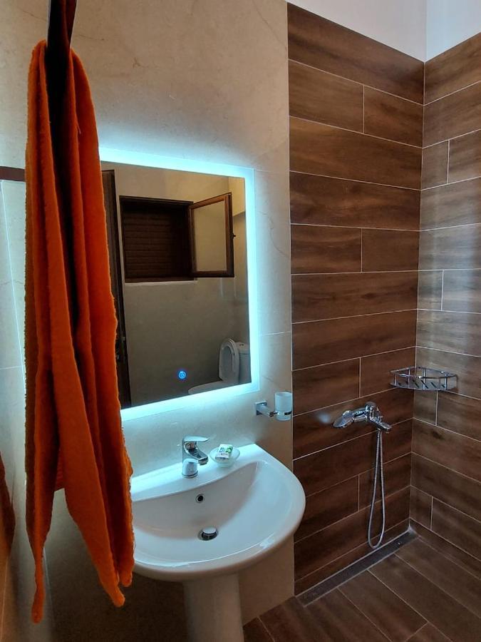 Guest House Gorani Berat Bagian luar foto