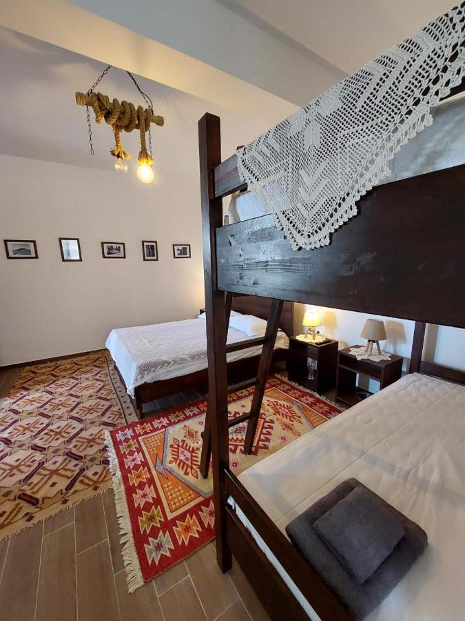 Guest House Gorani Berat Bagian luar foto