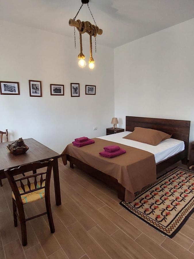 Guest House Gorani Berat Bagian luar foto