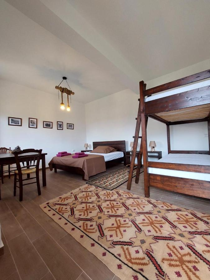 Guest House Gorani Berat Bagian luar foto