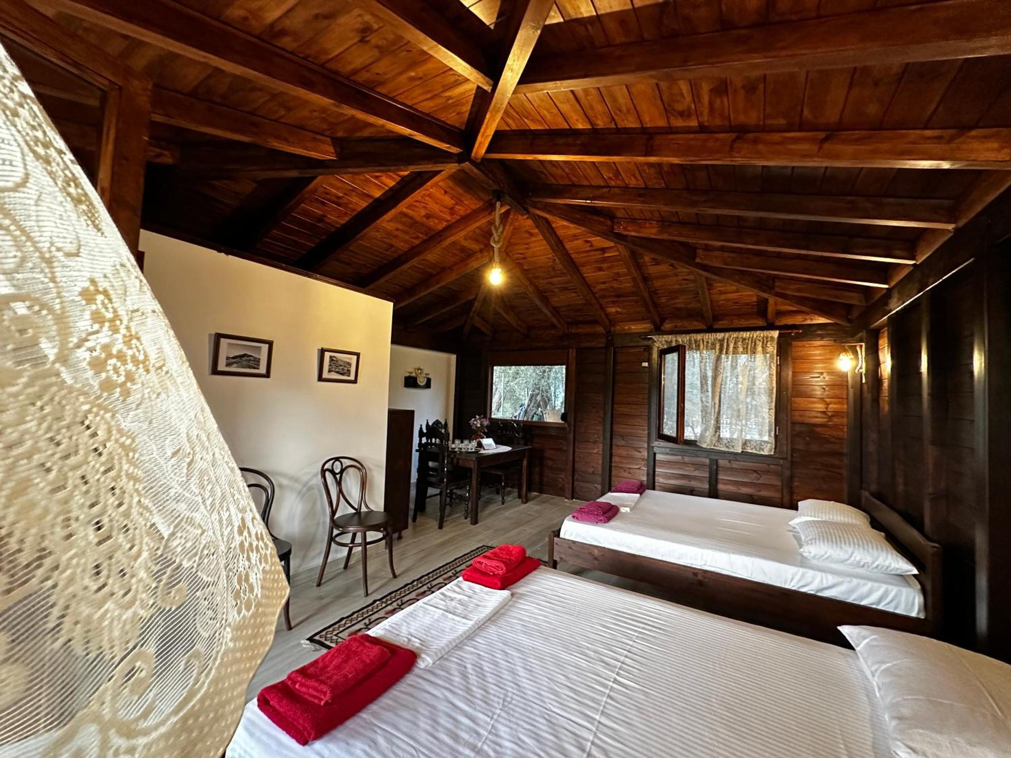 Guest House Gorani Berat Bagian luar foto