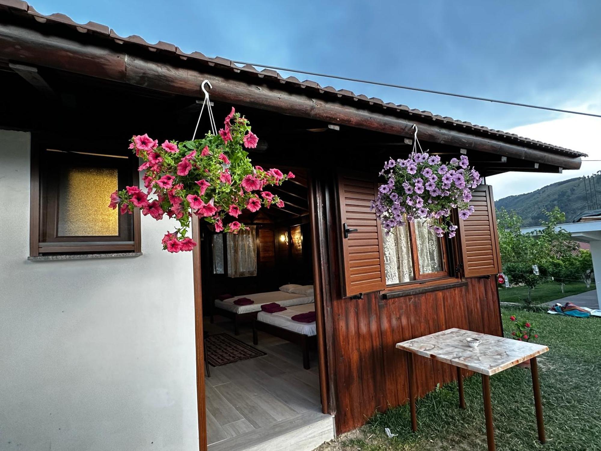 Guest House Gorani Berat Bagian luar foto