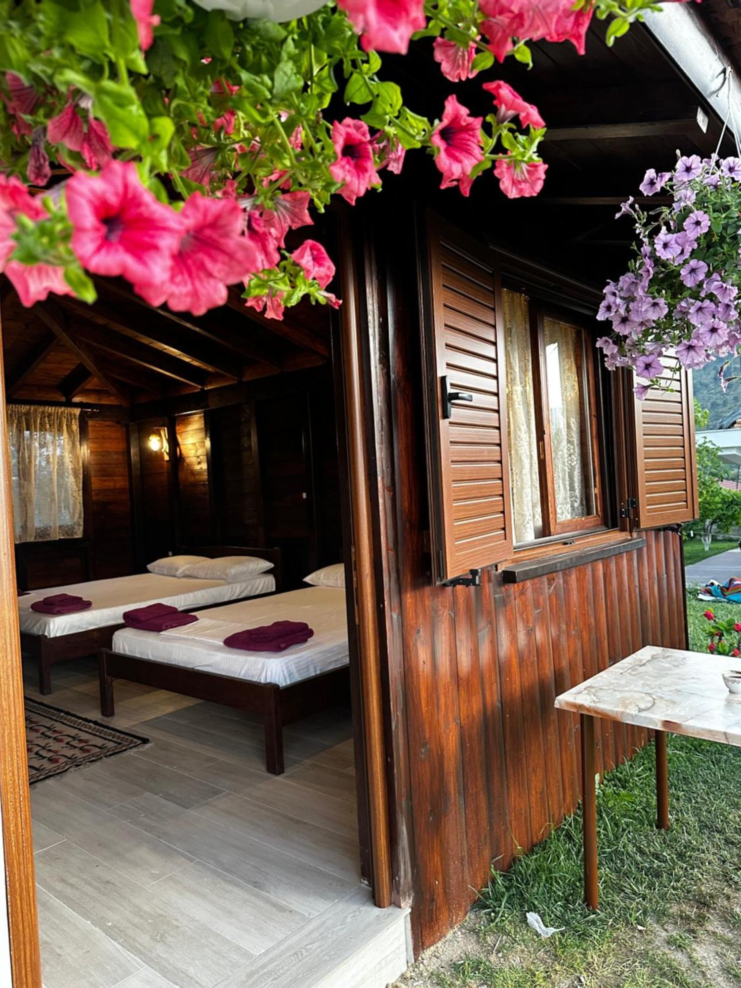 Guest House Gorani Berat Bagian luar foto